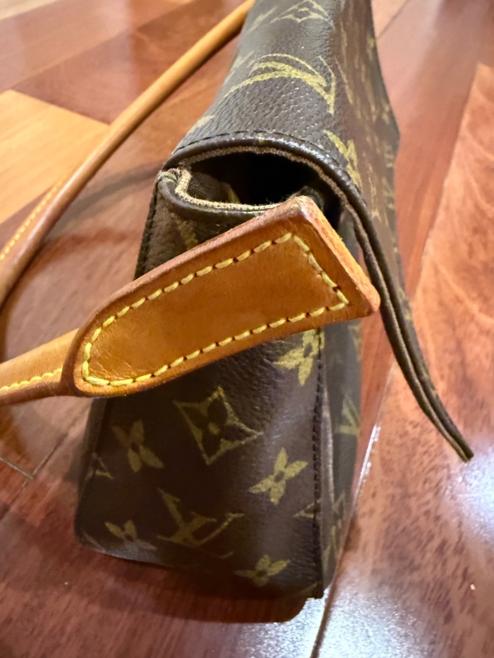 Louis Vuitton Looping Satchel in Monogram Canvas - Picture 6 of 7